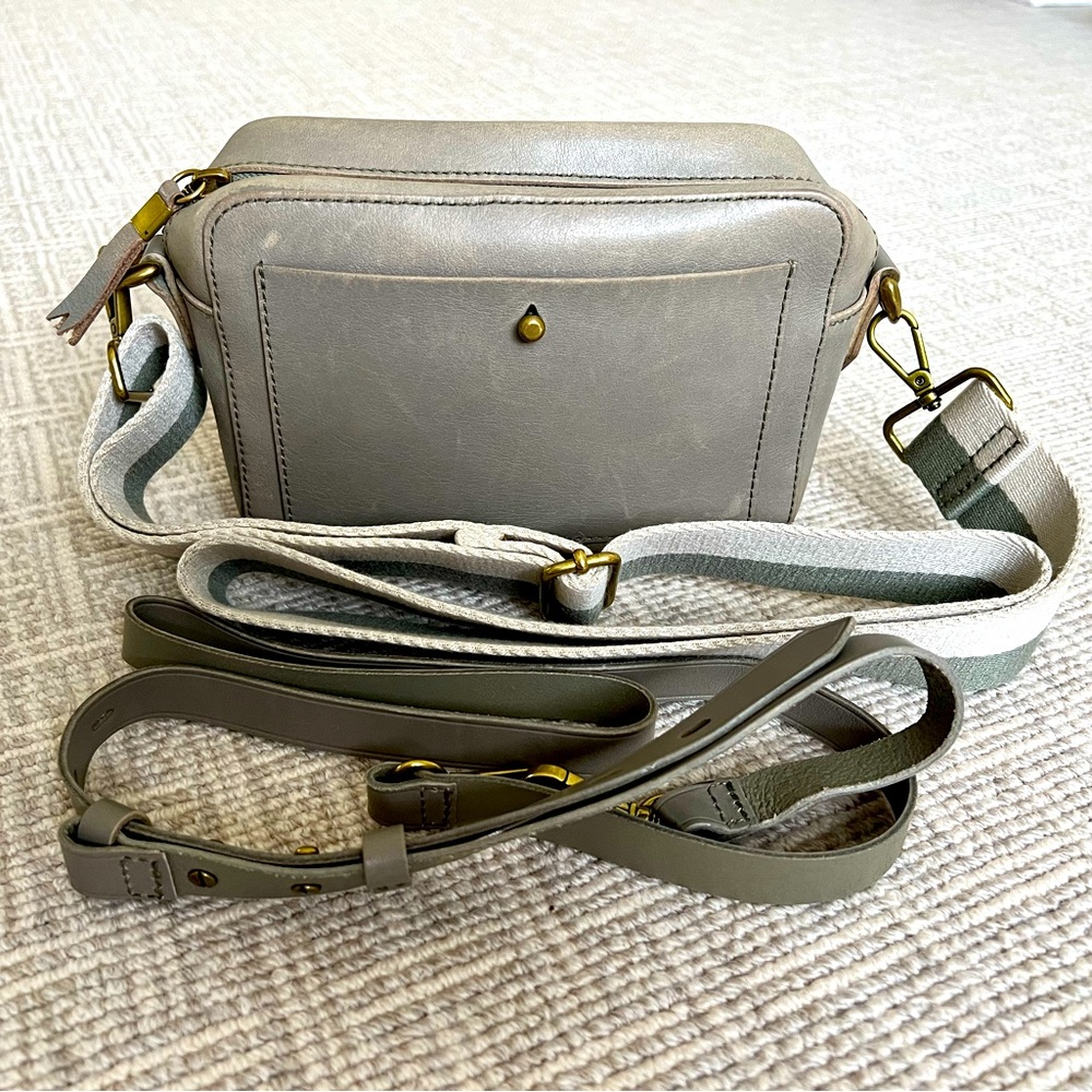 Madewell The Small Transport Camera Bag in Green